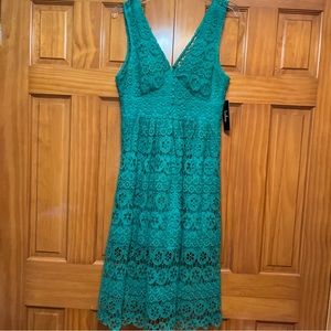Lulu’s Green Lace Dress Size Medium/Large NWT
